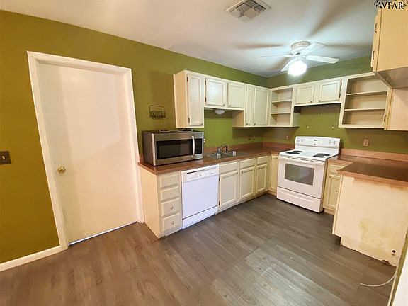 4th image of 3016 Stearns Ave