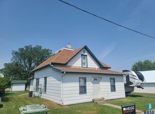 241 S 2nd St, Emery, SD 57332