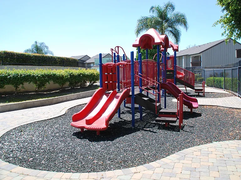 1429 W Cerritos Ave — Photo 28