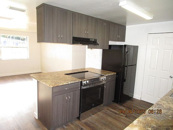 5th image of 1006 Continental Dr