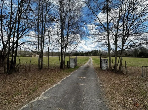 2633 Locust Grove Rd, Griffin, GA 30223