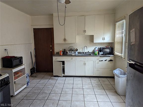 4th image of 10411 Rosehill Ave