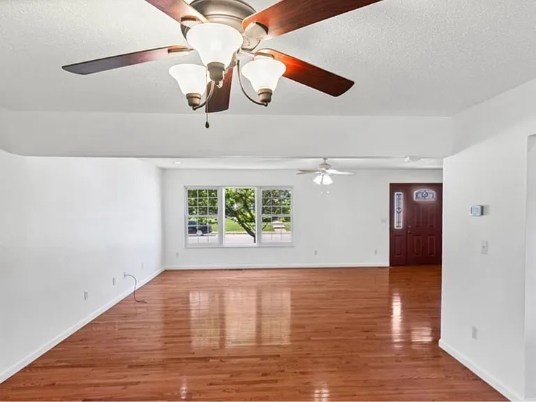 935 Natasha Cir — Photo 3