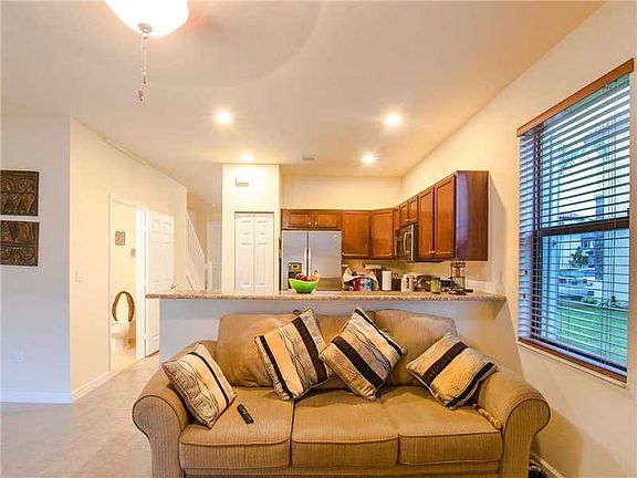 5th image of 454 SE 32nd Ave #454