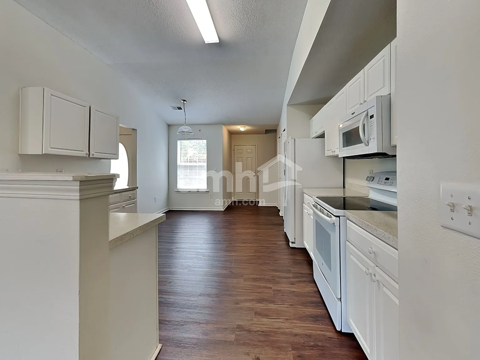 3 bed, 2.0 bath, 2300 sqft, $2,170 — Photo 4