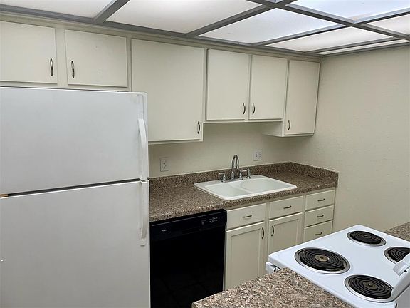 4th image of 401 12th Ave #165
