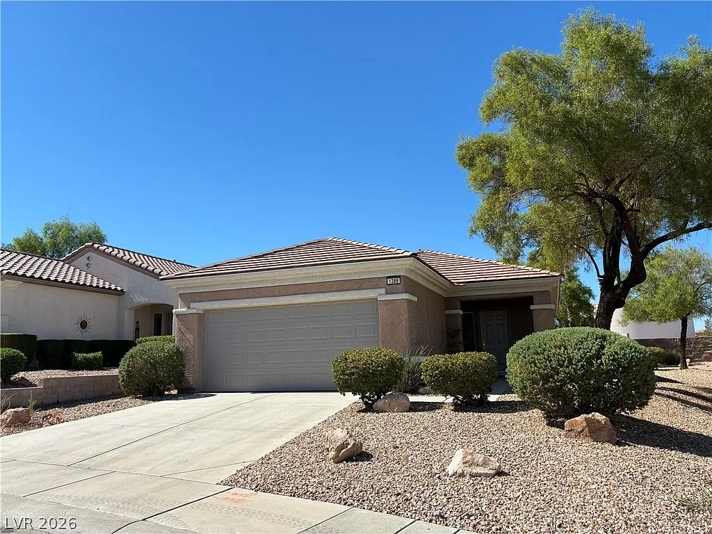 2 bed, 1.5 bath, 1096 sqft, $1,916 — Photo 1