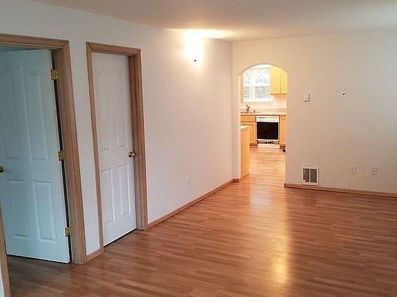5th image of 193 Tarragon Ave