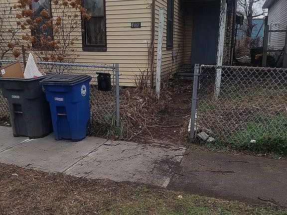 2nd image of 4465 Douse Ave