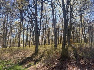 121 Rodeo Dr, Hawley, PA 18428