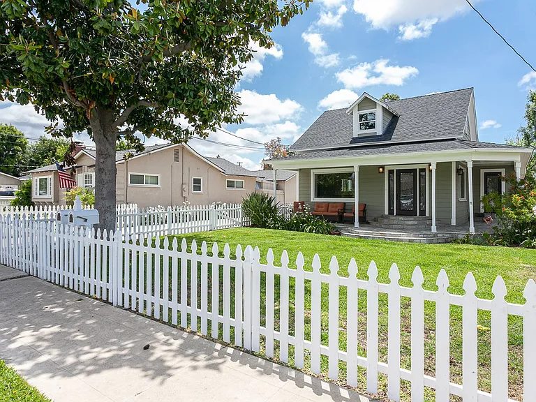 1044 E Palmyra Ave — Photo 16