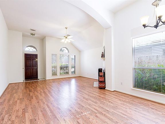 3rd image of 10503 N Newpark Dr