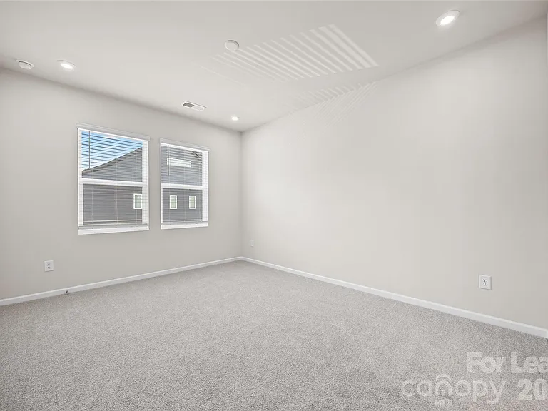5640 Kingspan Dr — Photo 17