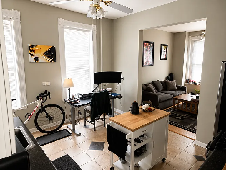 1430 W Wellington Ave #1F — Photo 5