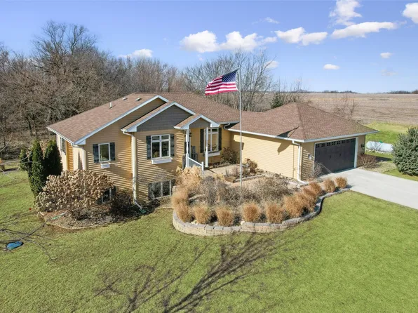 17477 Hamilton St, Indianola, IA 50125