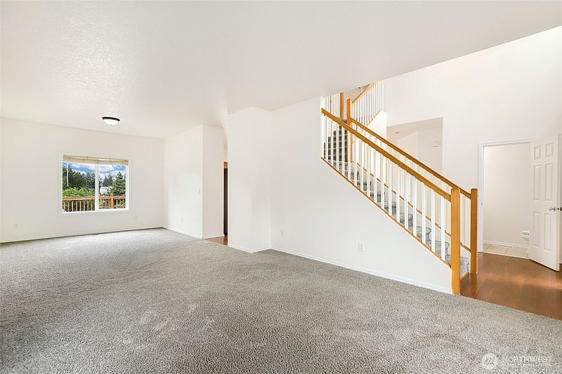 4th image of 7123 33rd Avenue NE