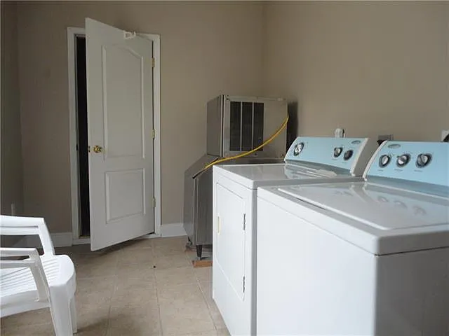 1124 Josephine St — Photo 12