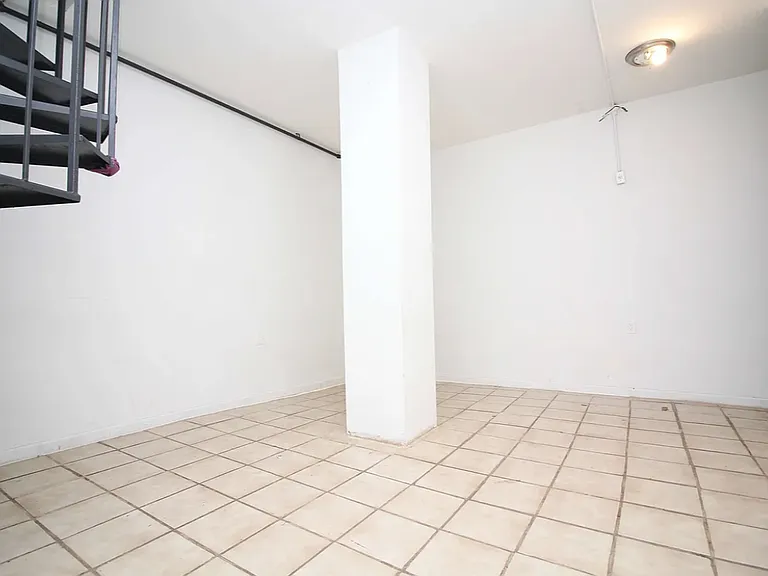 1672 Gates Ave #1A — Photo 7