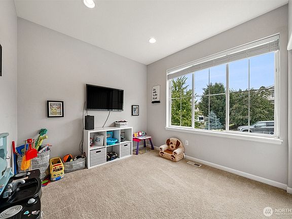 4th image of 17303 111th Street E