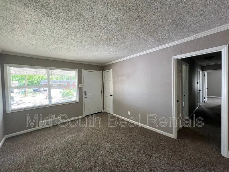 3841 Denver St — Photo 2