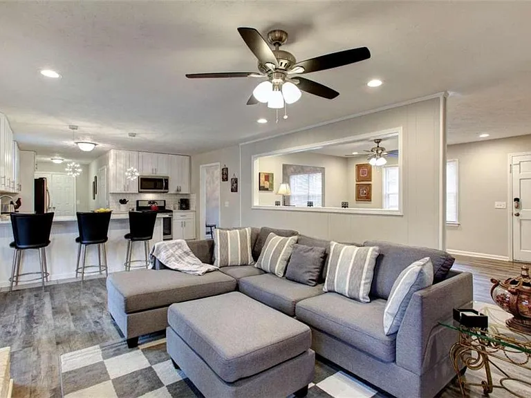 Shannon Ln — Photo 26