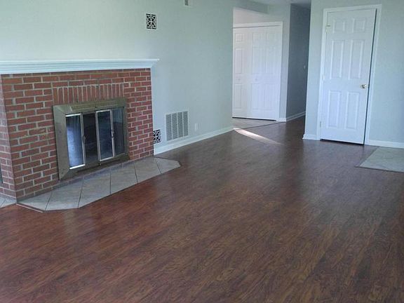 5th image of 1730 Middle Pike