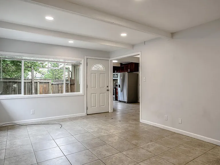 27 Carnegie Dr — Photo 4