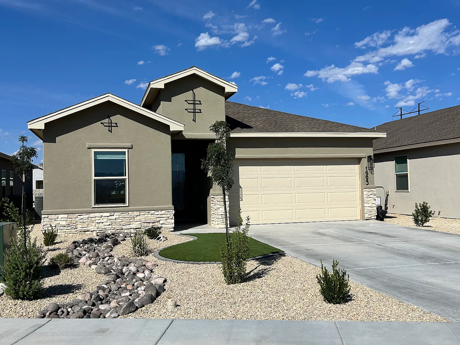 3 bed, 1635 sqft, $2,200 — Photo 1