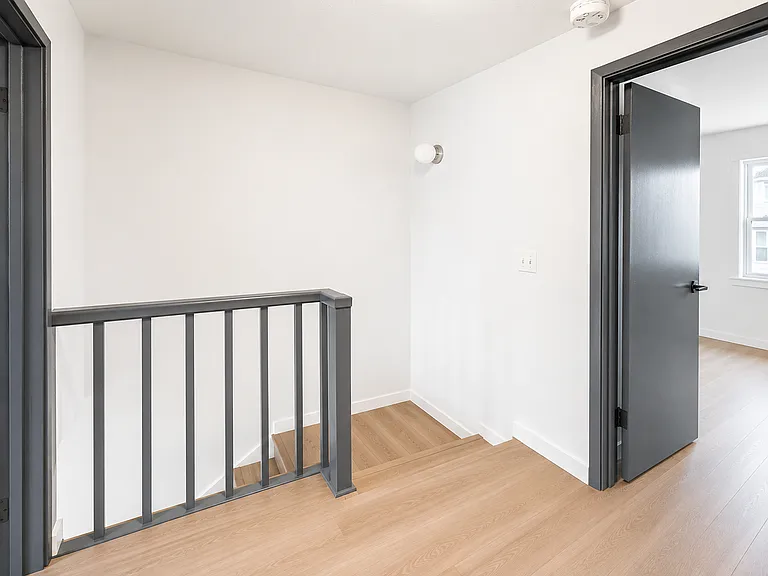 703 Woodford Ave N #3A — Photo 6