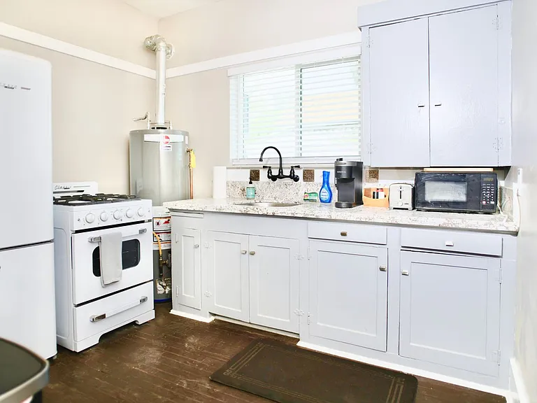 12 E University Blvd #18 — Photo 21