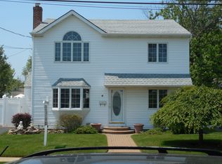 6 Colonial Ave, Merrick, NY 11566