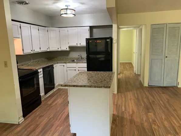 5089 Sanlin Dr, Coraopolis, PA 15108