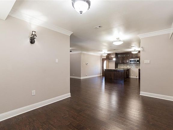 5th image of 512 Dogwood Trl