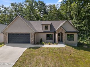 107 Leinster Ln, Crossville, TN 38558