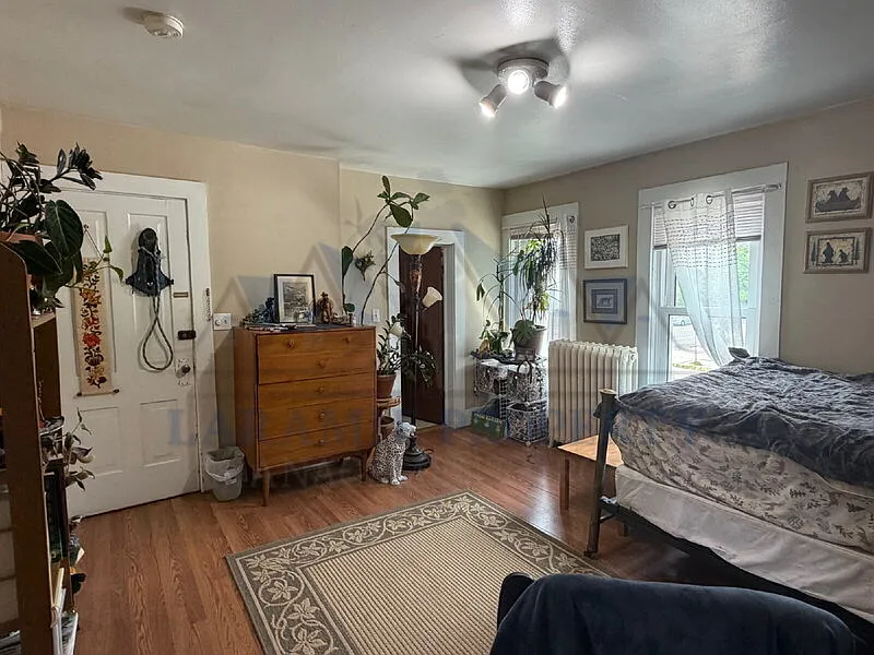 Studio, 1.0 bath, $850 — Photo 2