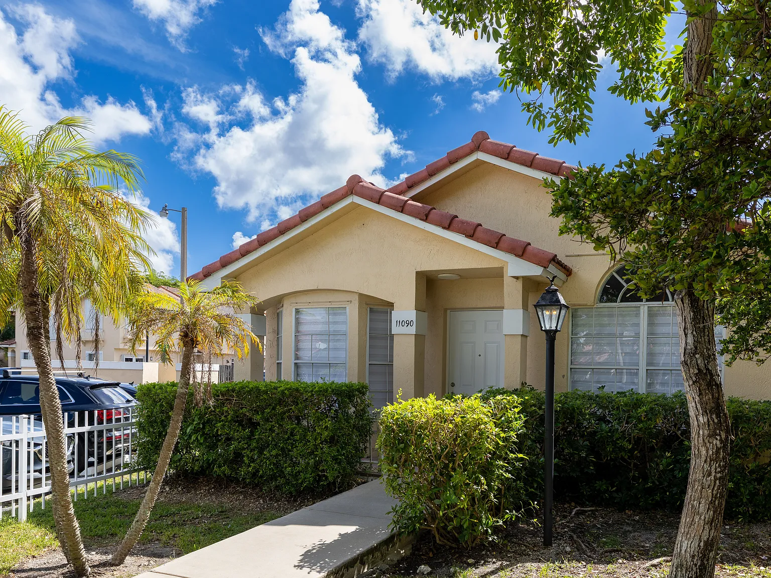 2 bed, 848 sqft, $2,850 — Photo 2