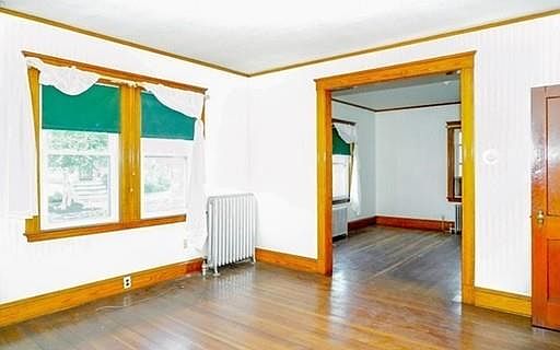3rd image of 83 Dysart St