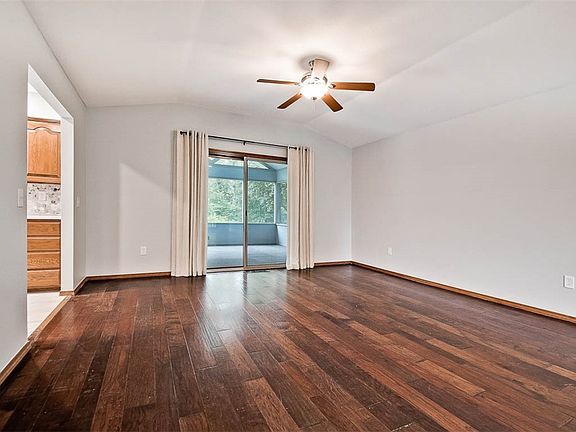 4th image of 48 Huskins Cir