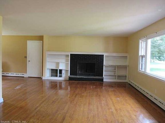 2nd image of 4 Meadowbrook Dr