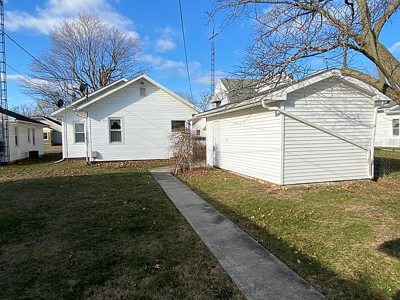 3rd image of 1031 Central Ave