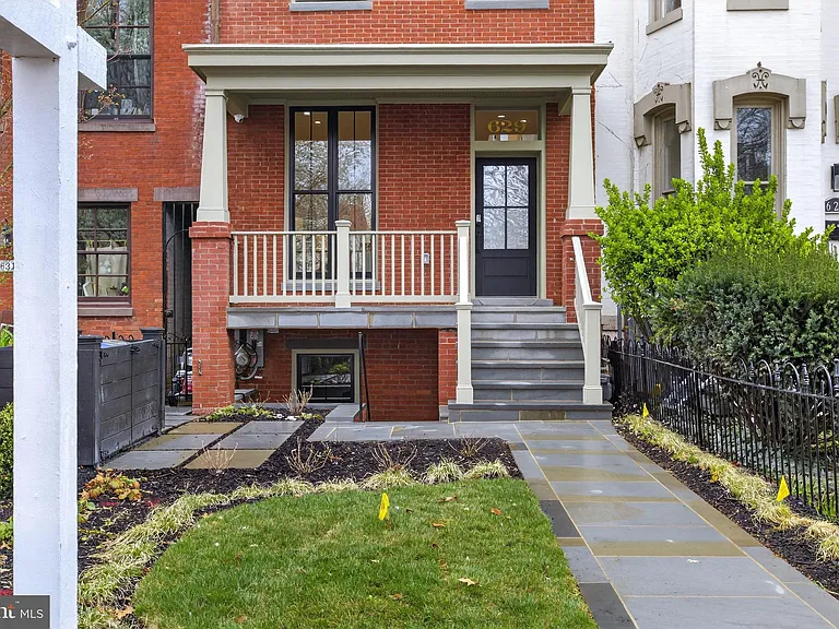 629 S Carolina Ave SE — Photo 2
