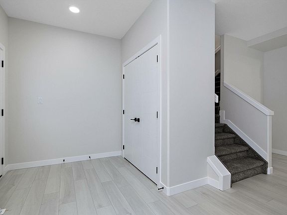 4th image of 44 Chambery Cres