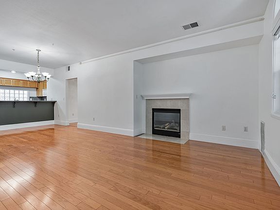 4th image of 530 El Camino Real APT 209