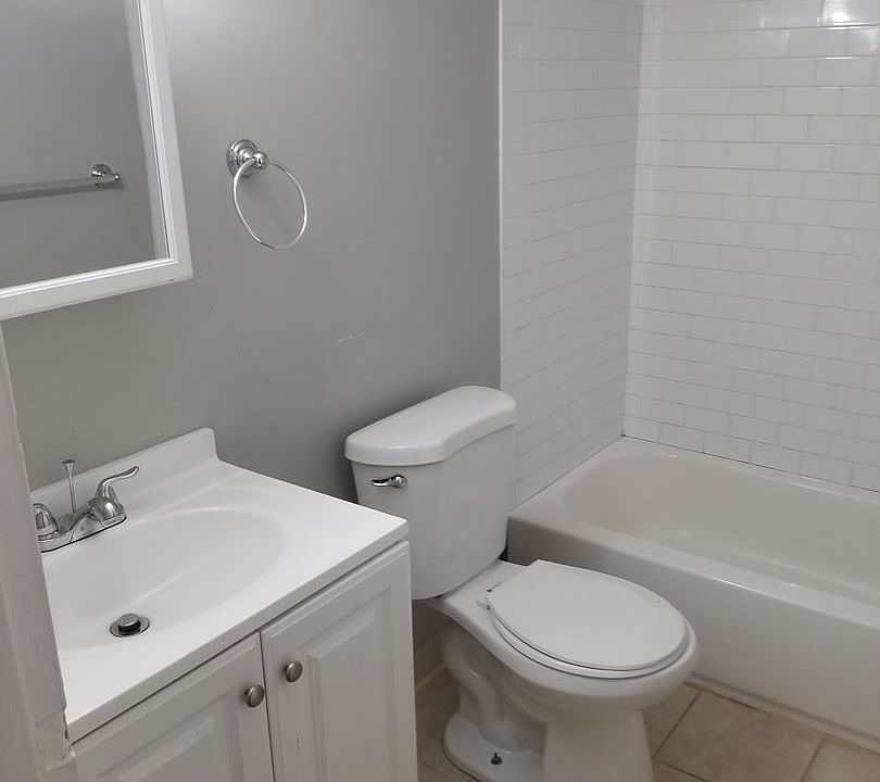 1st image of 2946 Devereaux Ave #2