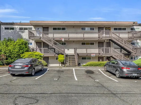 22405 30th Ave S APT 301, Des Moines, WA 98198