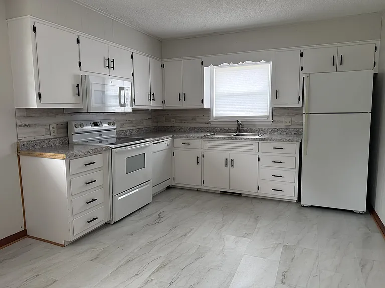 1813 Standish Pl — Photo 22