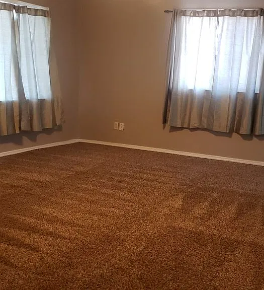 2 bedroom 1 bath lower unit-Cheney Available for a September 10th Move In!! — Photo 6