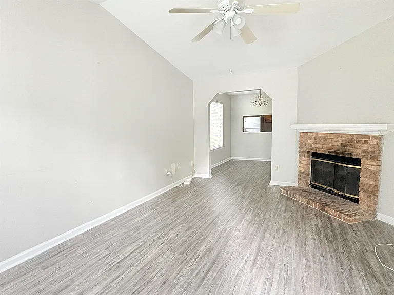 3910 Gaffney Loop — Photo 3