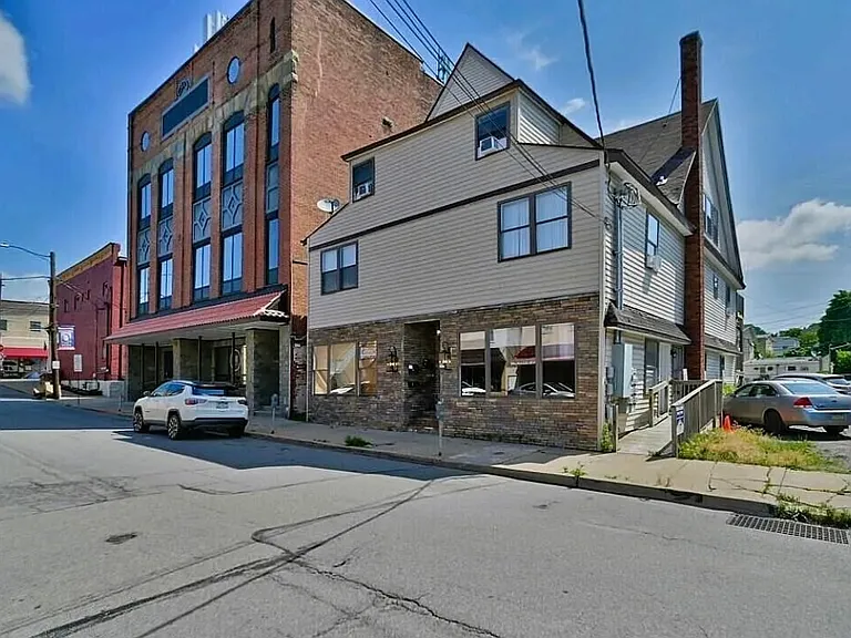111-113 Chestnut St #6 — Photo 1