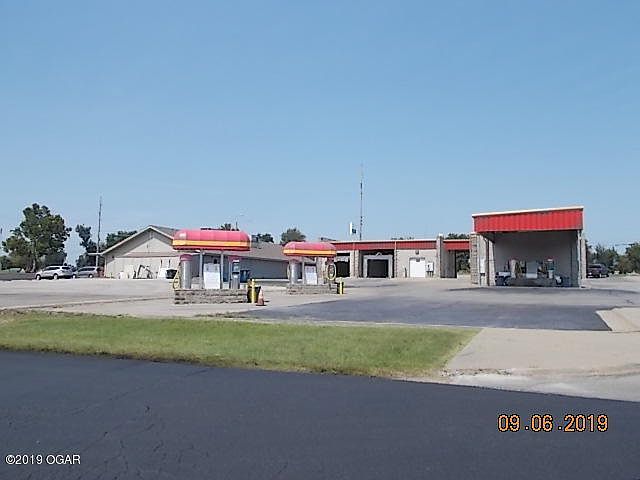 2nd image of 306 E Centennial Dr